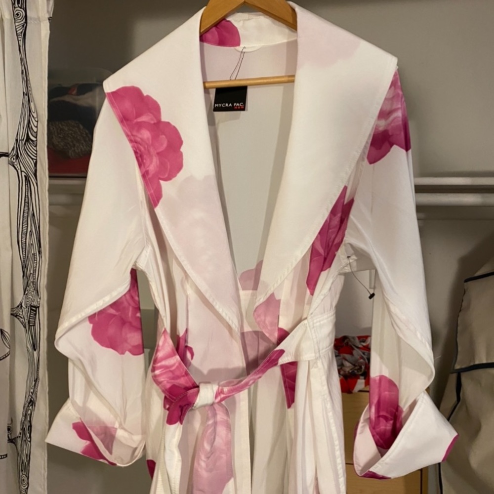 Mycra Pac Raincoat - New, size 4-6, Floral White